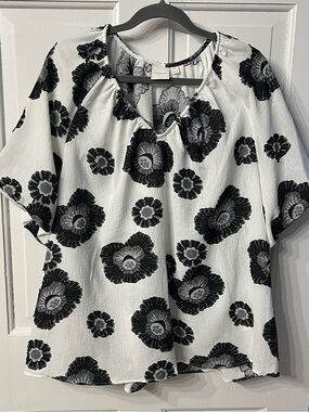Zac & Rachel Puff sleeve top black white floral 1X